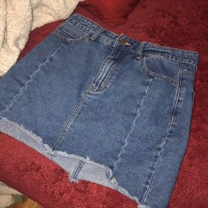 cute frayed edge skirt!